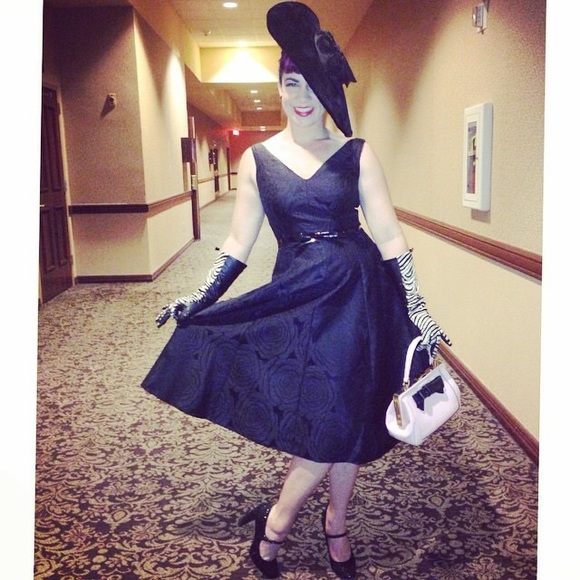 Meet your Posher! - Picture 4 of 4