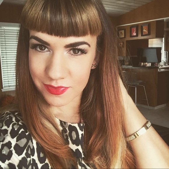 Meet your Posher! - Picture 3 of 4