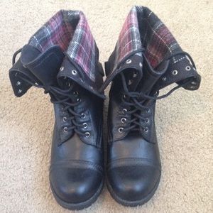 SODA military boots. Black w/red plaid lining 9.5
