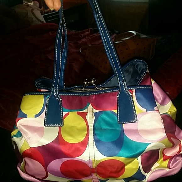 Handbag - Picture 3 of 4