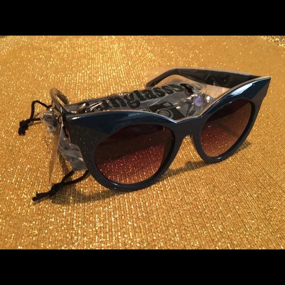 Accessories - Cat-Eye Frame-High Fashion Sunglasses. NWT