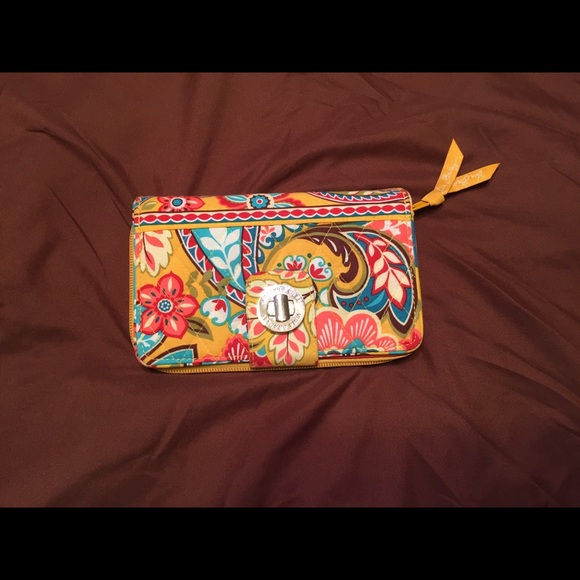 Authentic Retired Vera Bradley Wristlet