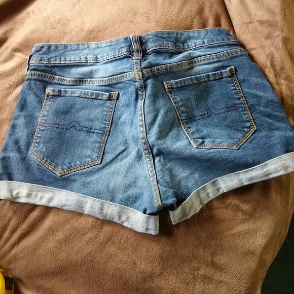 Shorts - Picture 2 of 2