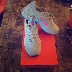 BRAND NEW nike dual fusion run 3