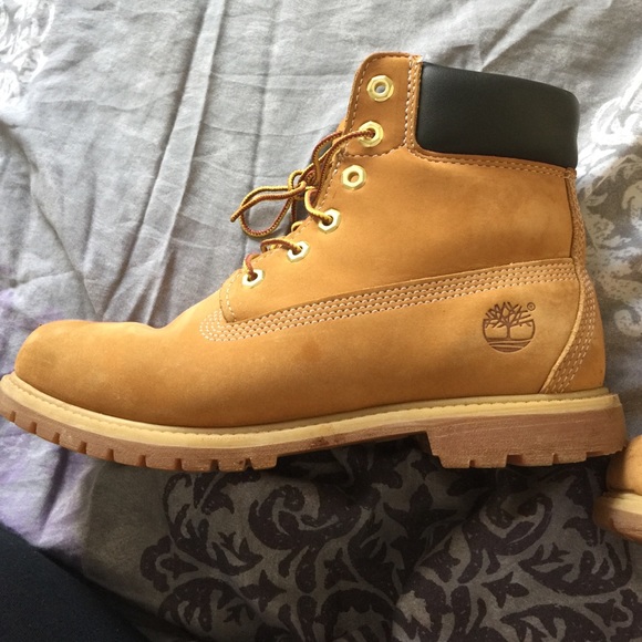 Classic Timberland Boots - Picture 2 of 3