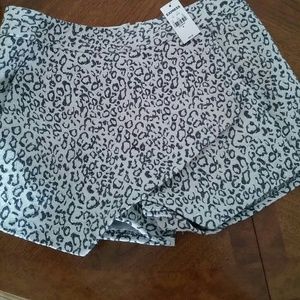 NWT Express White Black Leopard Skort!!