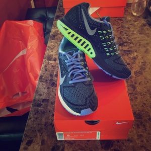 BRAND NEW nike air zoom structure 18
