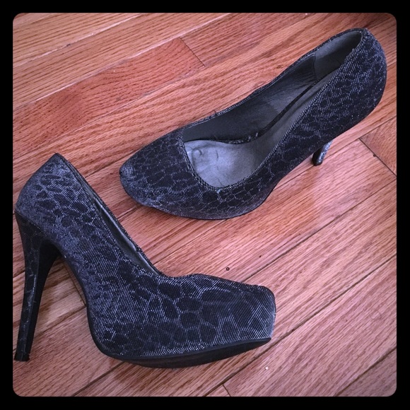 Black and Silver Heels 💕