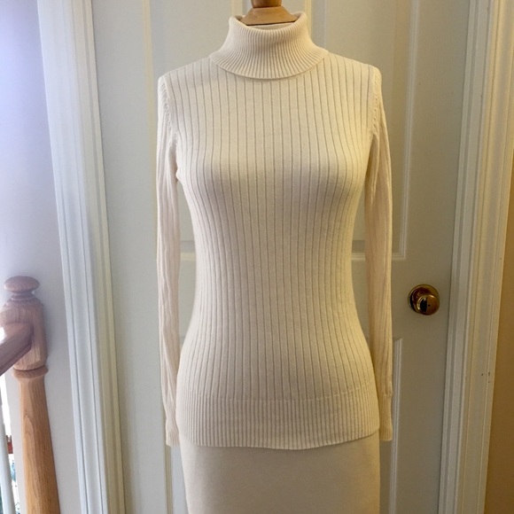 Creamy white long sleeve turtleneck
