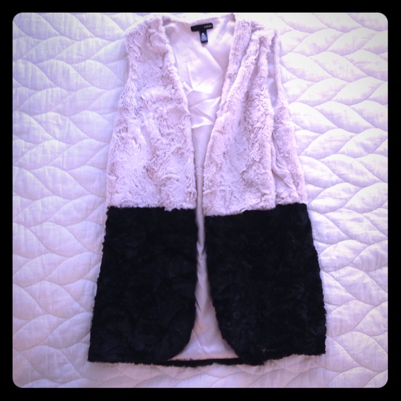 Aqua faux fur vest. Xs. Ivory and black.