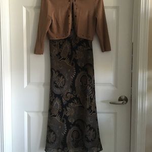 Brown print sleeveless dress with short sweater