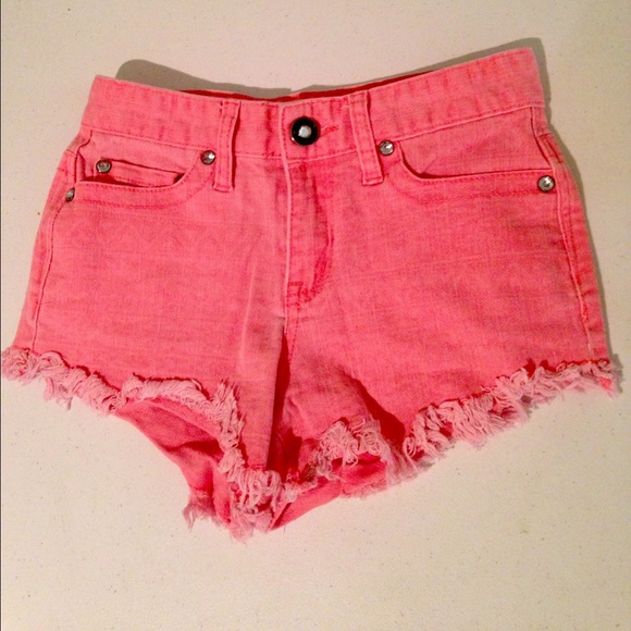 Pink daytrip Capricorn high rise shorts!
