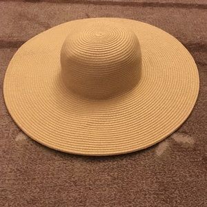 Light straw sun hat