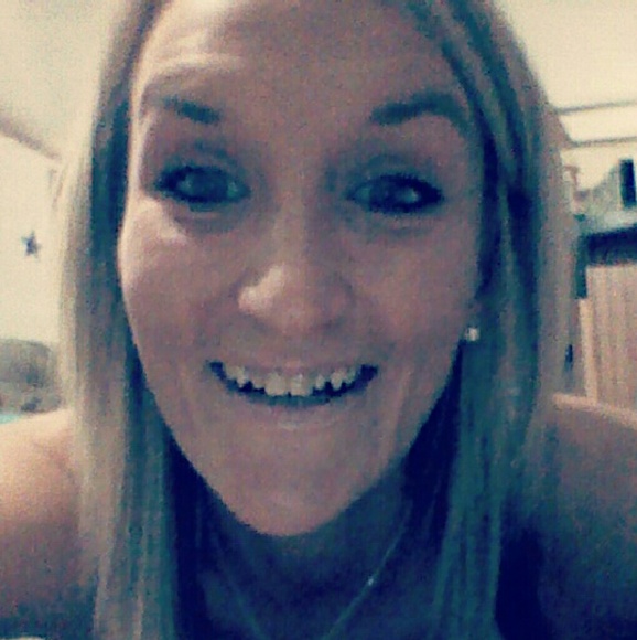 Meet your Posher, Laura - Picture 2 of 3