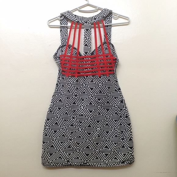 SOLD ☀️ SALE 💕4x HP! Geometric caged back dress - Picture 2 of 4