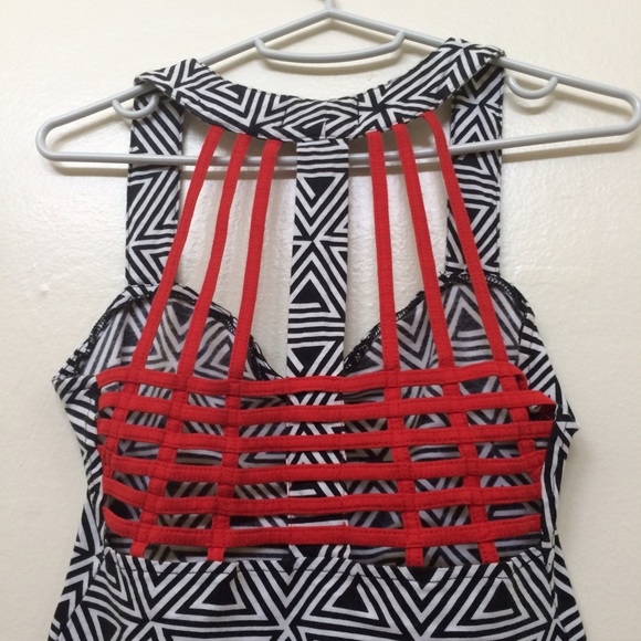 SOLD ☀️ SALE 💕4x HP! Geometric caged back dress - Picture 4 of 4