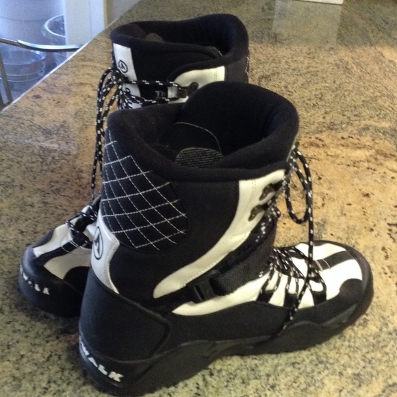 Mens Airwalk snowboard boots