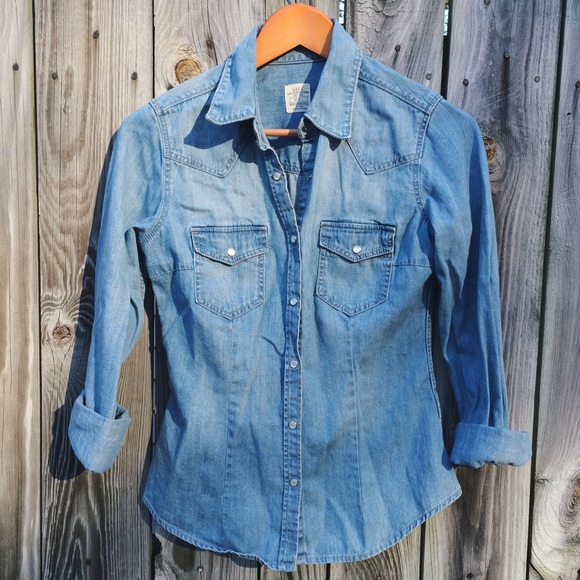 Light denim button long sleeve top