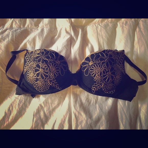 34 A Black Bra