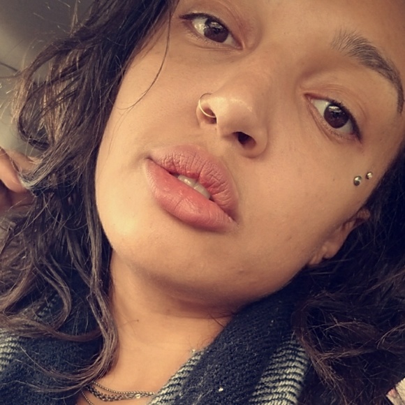 Meet your Posher, Shaelynn - Picture 2 of 2