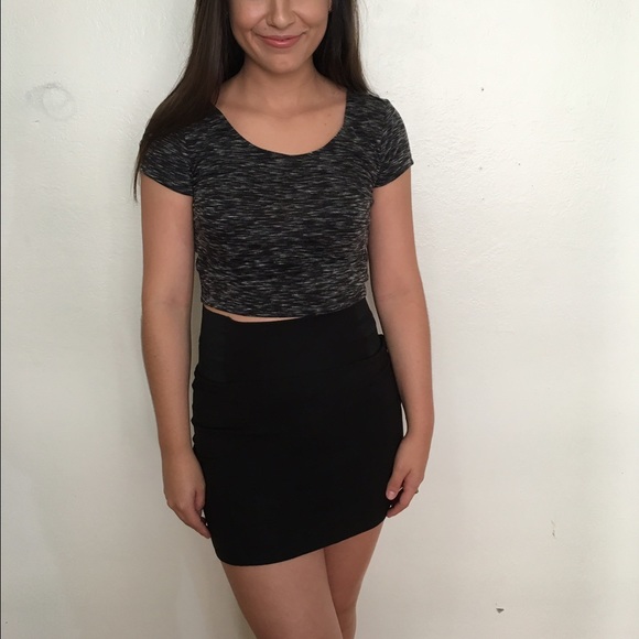 Black mini skirt - Picture 4 of 4