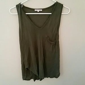 DAILY LOOK slouchy pocket v neck tank
