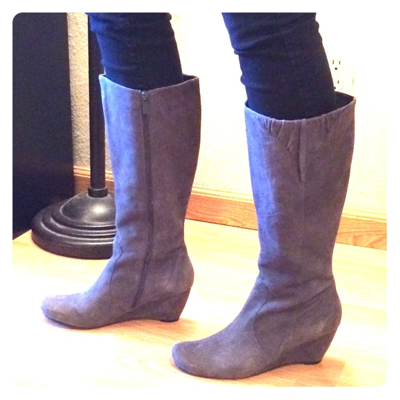 Kenneth Cole Reaction gray suede boots