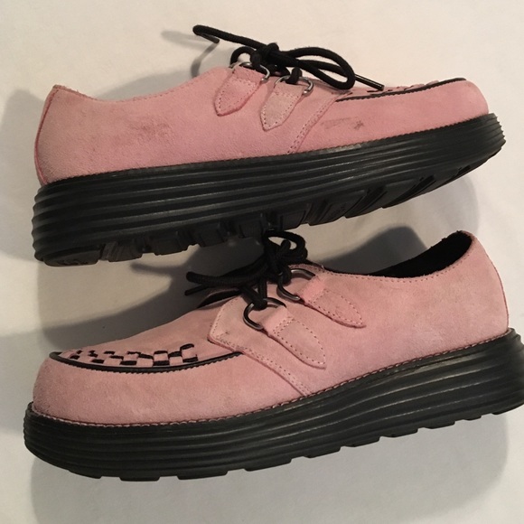 pale pink skechers