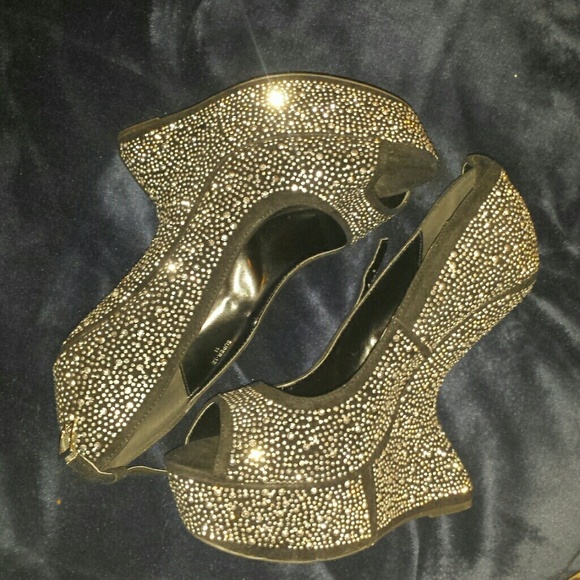 Heeless Heels - Picture 3 of 4