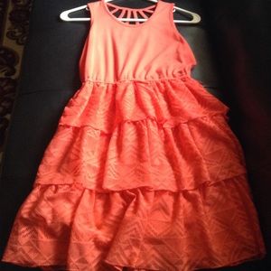 It's brand new but it doesn't have a tag😊😊