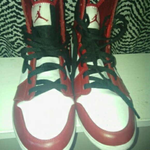 Air Jordan 1 - Picture 2 of 4