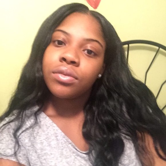 Meet your Posher, Dominique