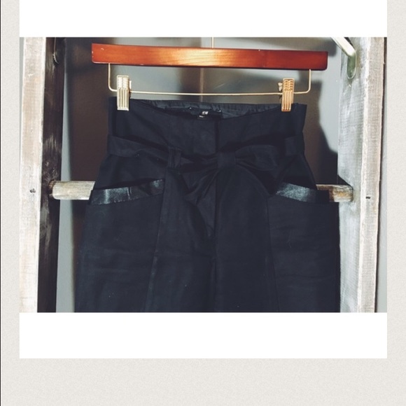 H&M| high-waisted pants