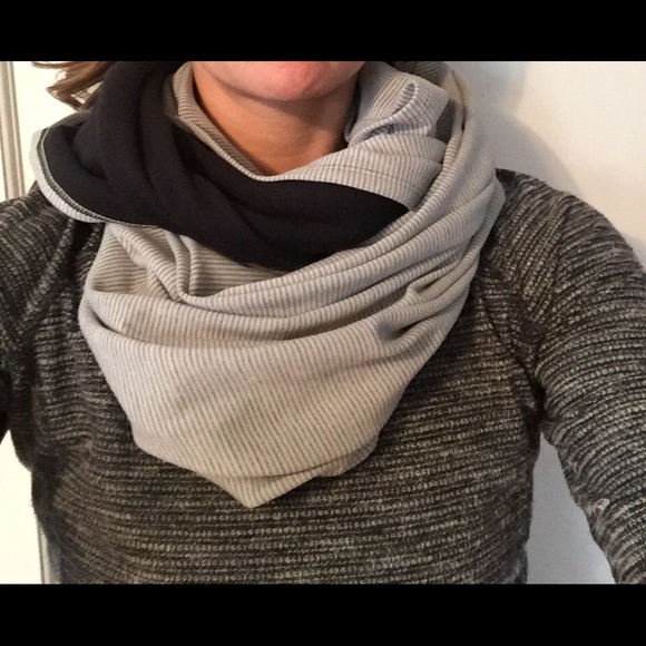 Lululemon Vinyasa Scarf - gray and black striped