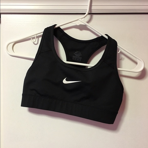 Black nike sports bra