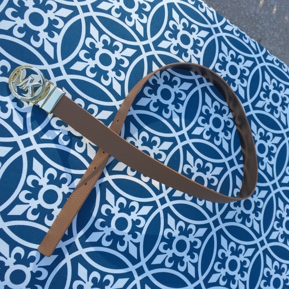 🎀Host pick🎀 🎉🎉🎉.Michael Kors REVERSIBLE belt.