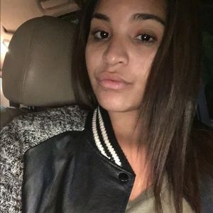 Meet your Posher, Mia