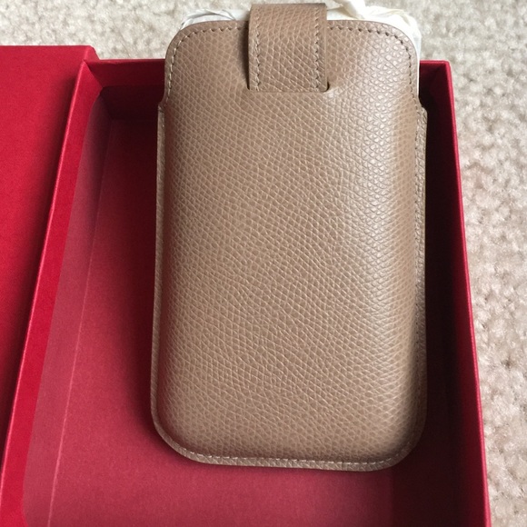 New with box Valentino Garavani IPhone sleeve - Picture 3 of 4