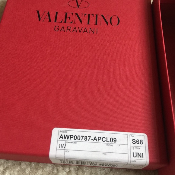 New with box Valentino Garavani IPhone sleeve - Picture 4 of 4