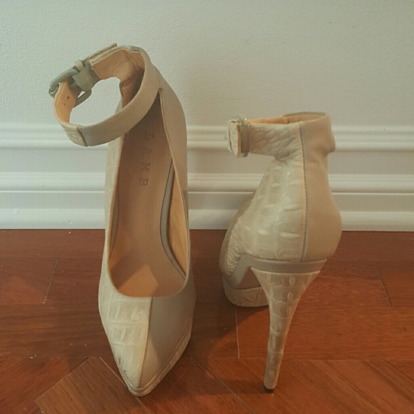 6.5 L.A.M.B. two tone grey pumps