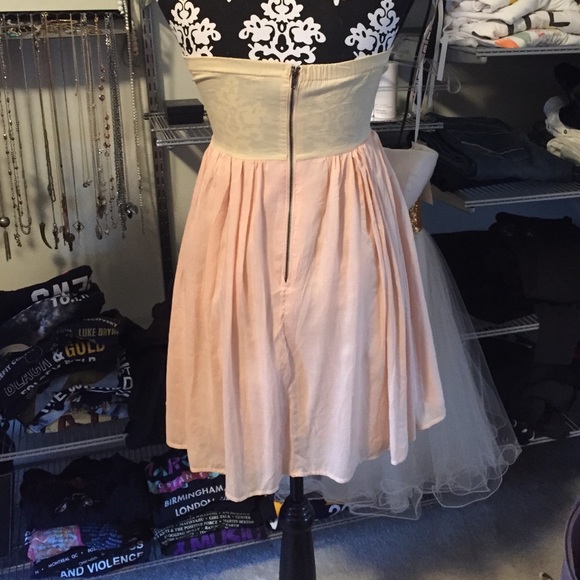 Trendy cute strapless party dress - Picture 2 of 4