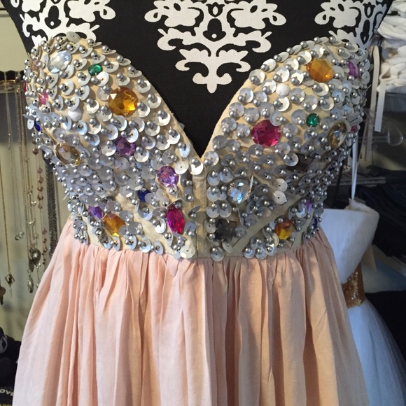 Trendy cute strapless party dress - Picture 3 of 4