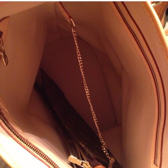 Gorgeous Louis Vuitton Large Bucket - Picture 2 of 4