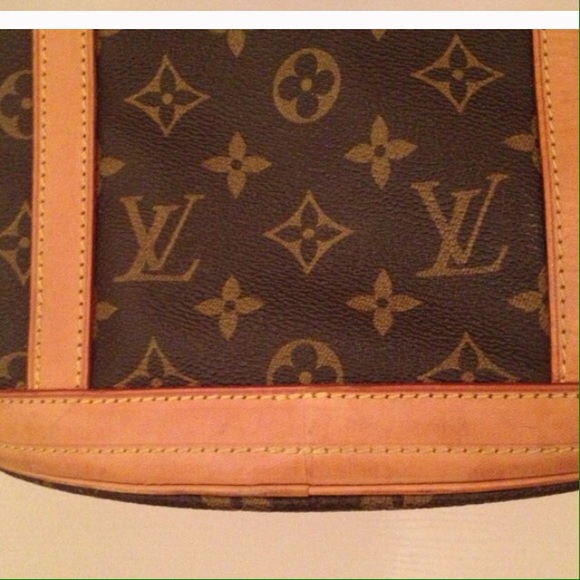 Gorgeous Louis Vuitton Large Bucket - Picture 3 of 4
