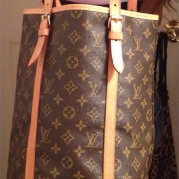 Gorgeous Louis Vuitton Large Bucket - Picture 4 of 4