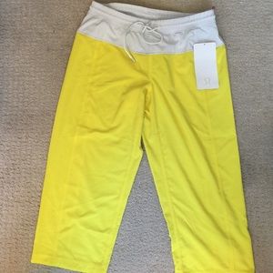 Lululemon Step Lively Yellow Crop Capri Pants 6