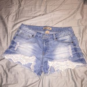 ‼️️SALE‼️Jean short with a lil lacing