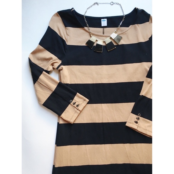 Old Navy Dresses & Skirts - Striped Dress🎀