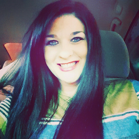 Meet your Posher, Courtney