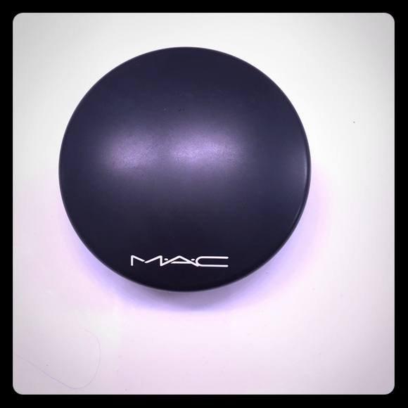 RESERVED!! 🚫🚫🚫MAC mineralized skin finish